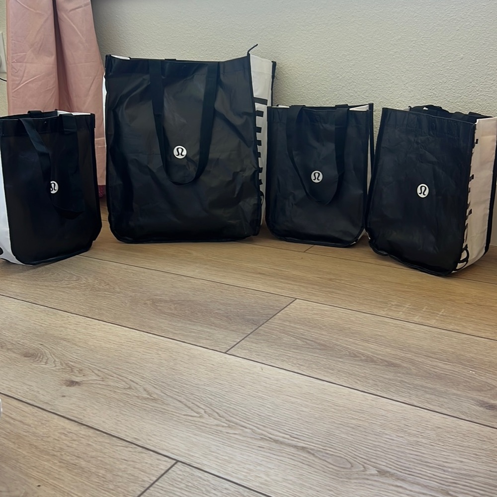 Lululemon reusable bags